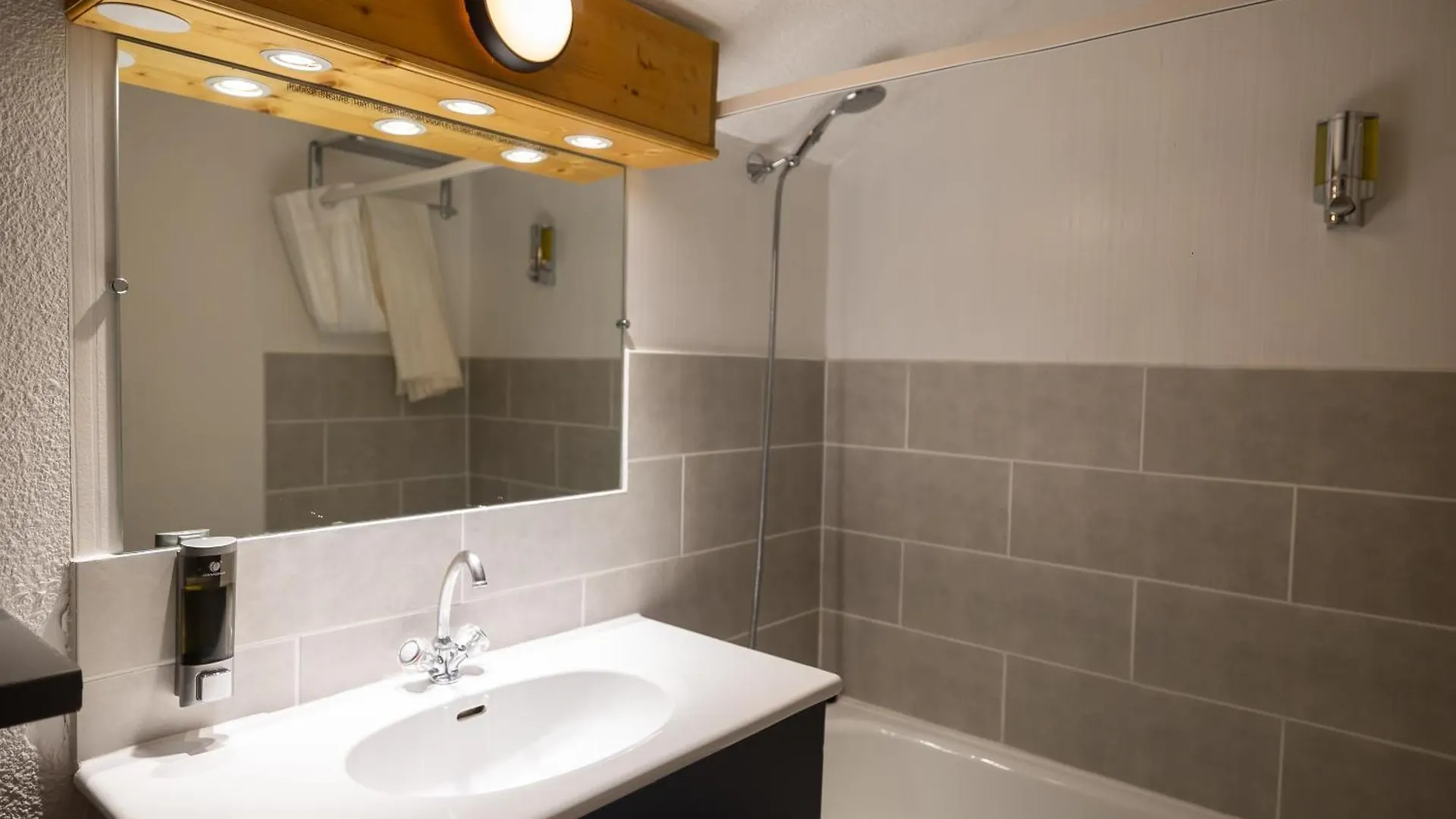 Hotel L'Aigle Valmeinier 2*,